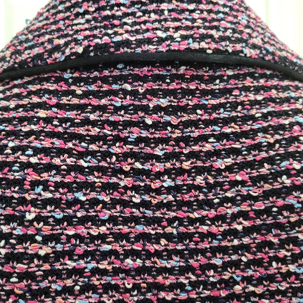 CC. Vtg. St. John Pink and Black Tweed Blazer - Size 6 - Picture 5 of 7